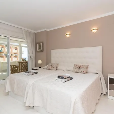 Deluxe On The First Line Apartment Marbella