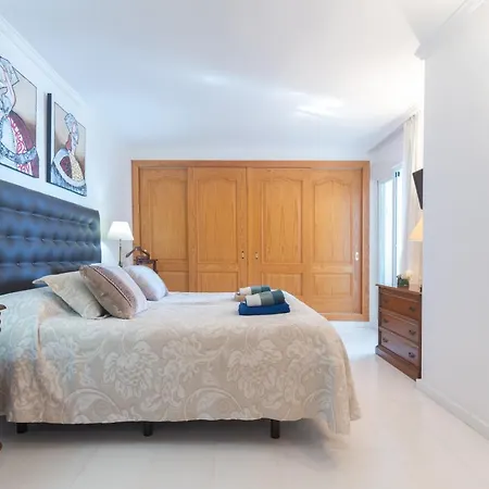 Deluxe On The First Line Apartment